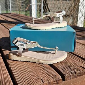 Cliffs Off-white with Crystals/Gems Sandals Size 6